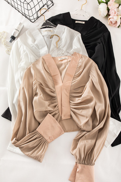 Női szatén ing V-nyakkal, fehér, fekete és bézs színben