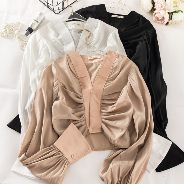 Női szatén ing V-nyakkal, fehér, fekete és bézs színben