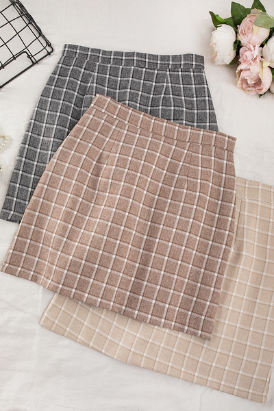 Καρό γυναικεία φούστα με ψηλή μέση σε γκρι, μπεζ και καφέ χρώμα