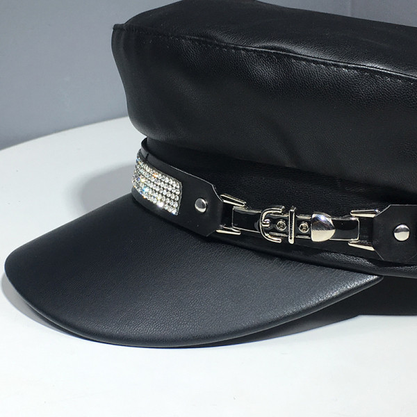 Naujo modelio moteriškos kepurės tipo eko odos kepurė su skydeliu ir metalo puošmena akmenukais