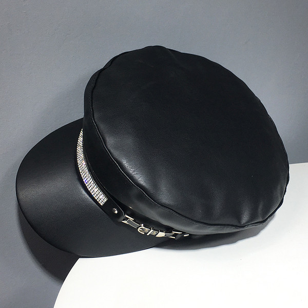 Naujo modelio moteriškos kepurės tipo eko odos kepurė su skydeliu ir metalo puošmena akmenukais