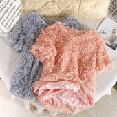 Modern női blúz V-nyakkal és tollal