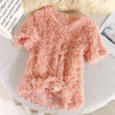 Modern női blúz V-nyakkal és tollal