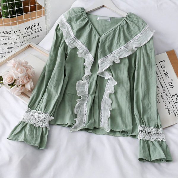 Modern női blúz spitz nyakkivágással és csipkével