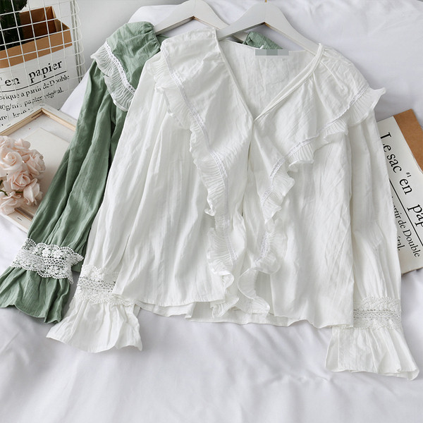 Modern női blúz spitz nyakkivágással és csipkével