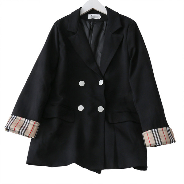 Moodne naiste jakk nööpide ja spitsikaelusega - sirge mudel