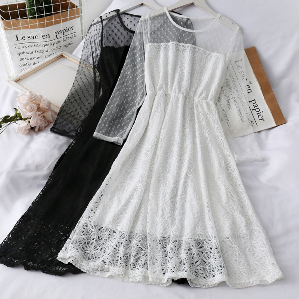 Modern női ruha ovális nyakkivágással és csipkével