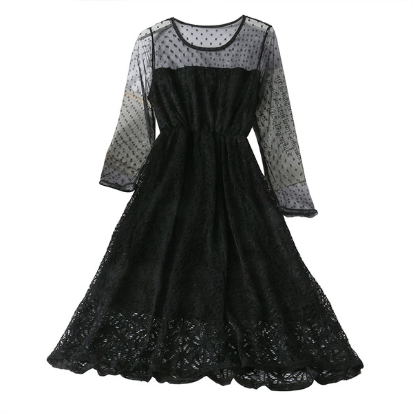 Modern női ruha ovális nyakkivágással és csipkével