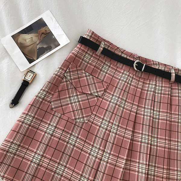 Retro stílusú kockás női szoknya övvel és zsebekkel