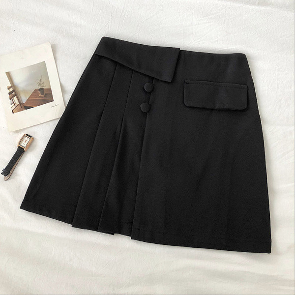 Rövid női szoknya gombokkal és A-vonallal