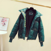 Moodne naiste talvejope lakiefektiga ja tikitud pealdisega