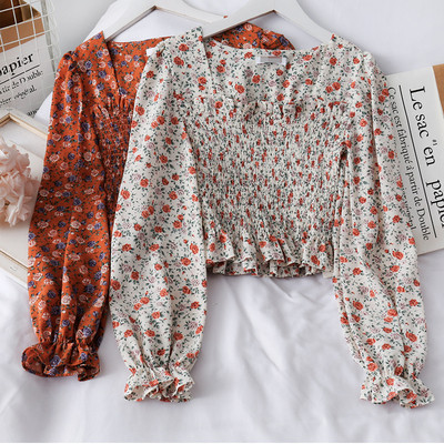 Дамска блуза с флорални мотиви и квадратно деколте