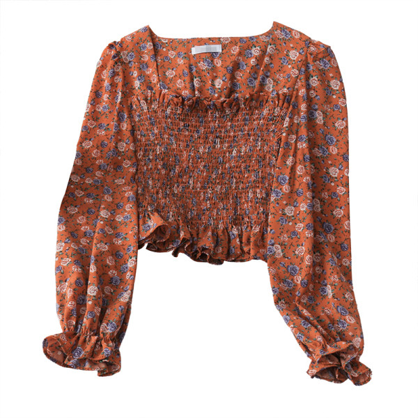 Női blúz virágos motívumokkal, szögletes nyakkivágással