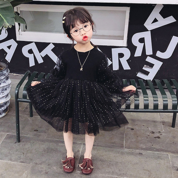 Κομψό παιδικό φόρεμα με μακριά μανίκια και τούλι