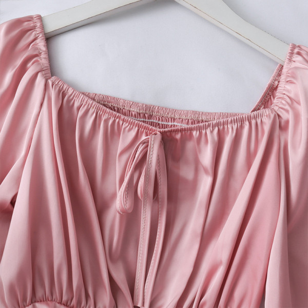 Μοντέρνα γυναικεία μπλούζα με τετράγωνη λαιμόκοψη, κορδόνια και μανίκια λωτού