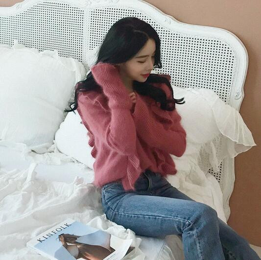 Puha női pulóver ovális nyakkivágással és hosszú ujjal