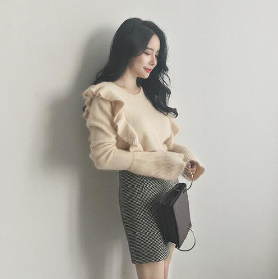 Puha női pulóver ovális nyakkivágással és hosszú ujjal