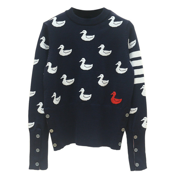 Μοντέρνο γυναικείο πουλόβερ με κουμπιά και πάπια τύπωμα