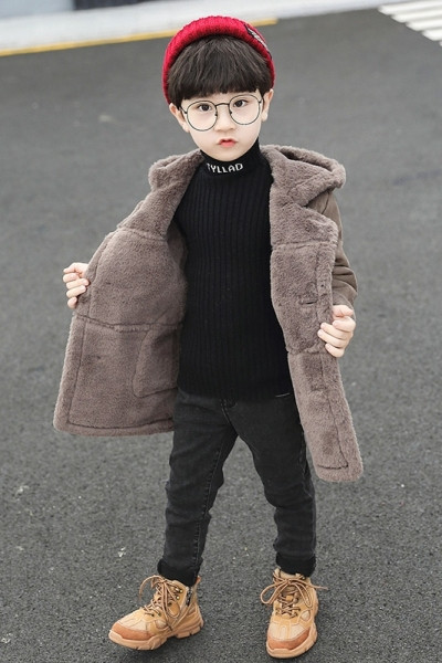 Gyerek télikabát, gombokkal és zsebekkel fiúknak