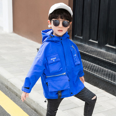 Μοντέρνο παιδικό μπουφάν για αγόρια με κουκούλα και τσέπες