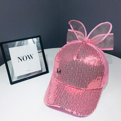 Moodne naiste müts visiiri ja litritega