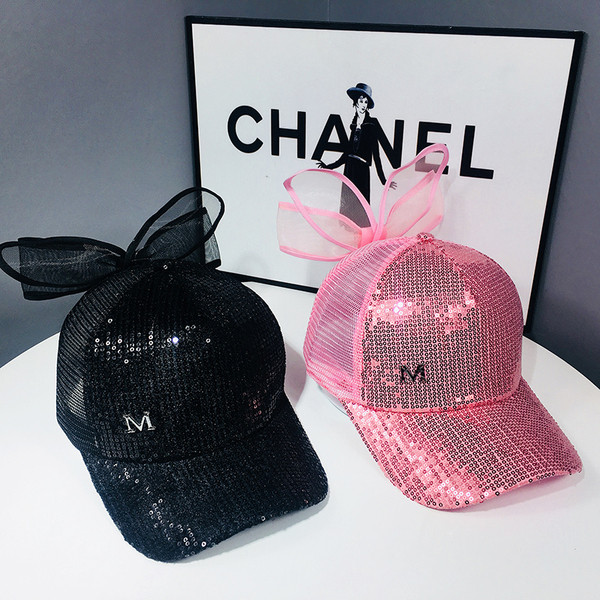 Moodne naiste müts visiiri ja litritega