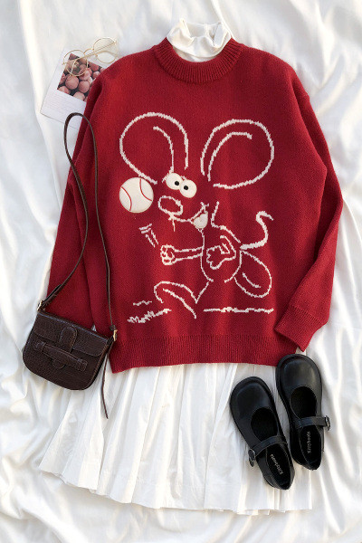 Piros női pulóver széles modell ovális nyakkivágással és hímzéssel