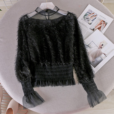 Stílusos női blúz alacsony gallérral és bojttal