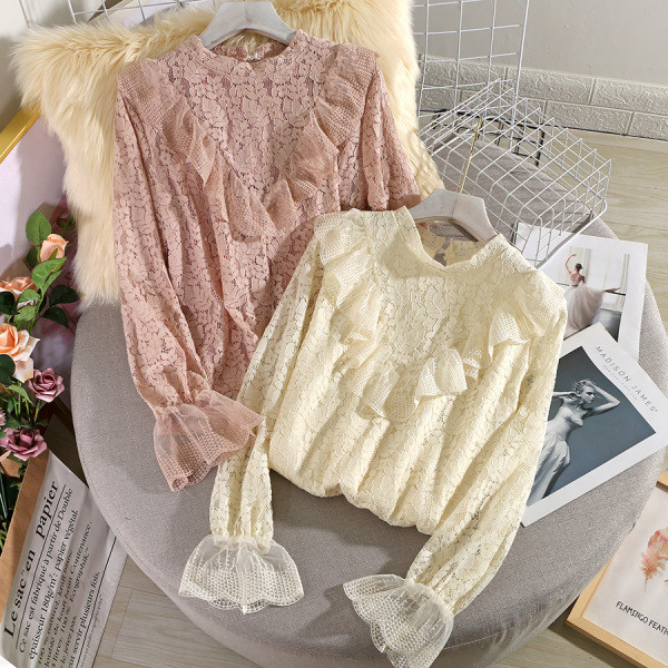 Női csipke ing lótusz ujjal és alacsony gallérral