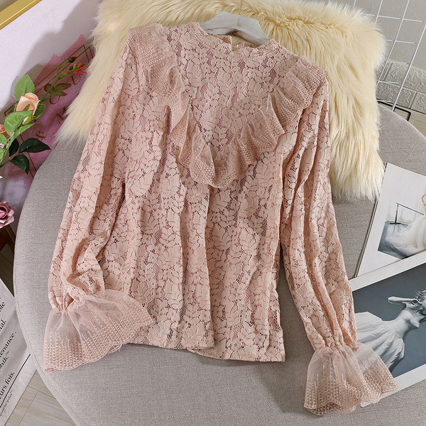 Női csipke ing lótusz ujjal és alacsony gallérral