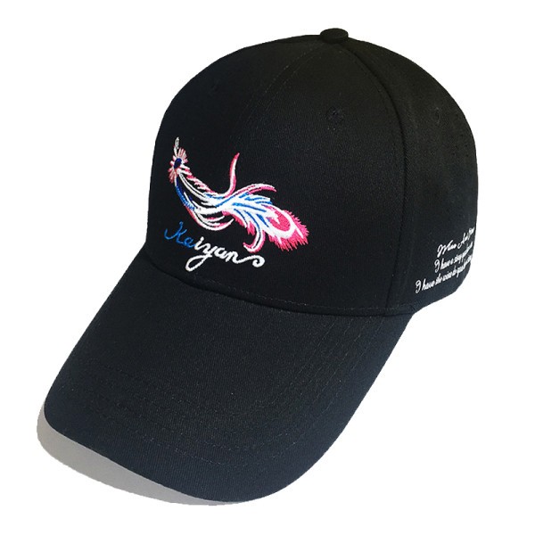 Modern női sapka napellenzővel és hímzéssel - két modell