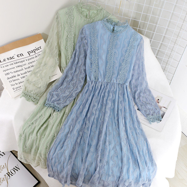 Moderna ženska haljina sa čipkom i dugim rukavima