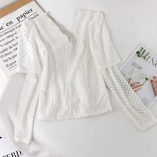 Aktuális női blúz V-nyakkal és csipkével