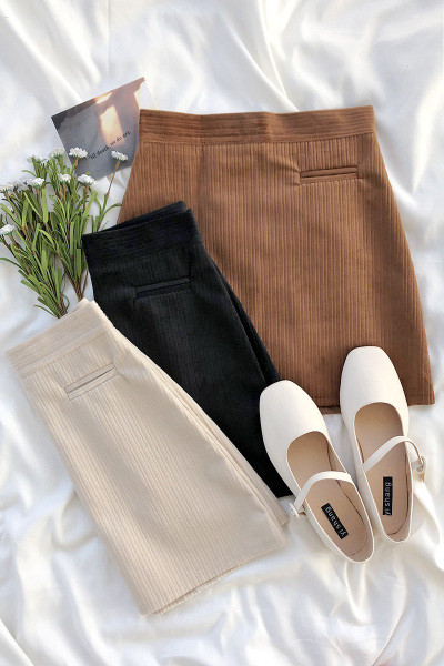 Sima modell női szoknya, magas derékkal kordbársonyból
