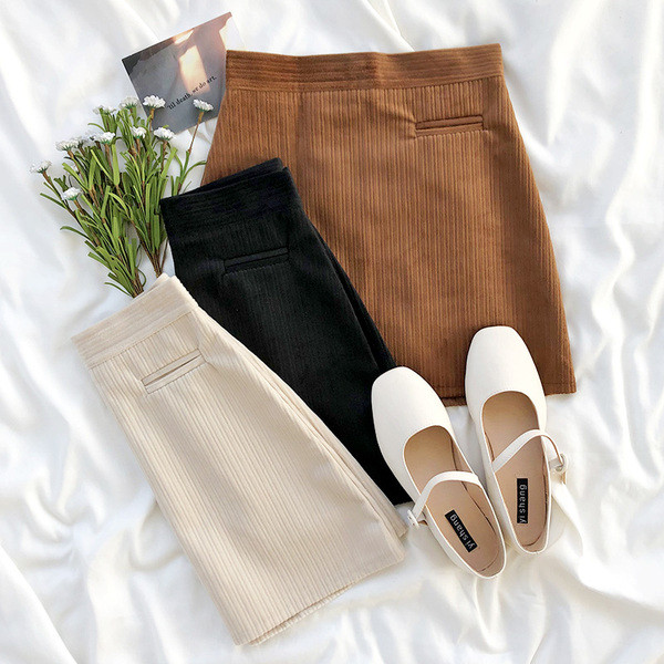 Sima modell női szoknya, magas derékkal kordbársonyból