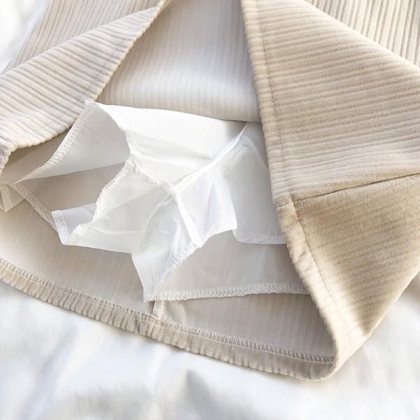 Sima modell női szoknya, magas derékkal kordbársonyból