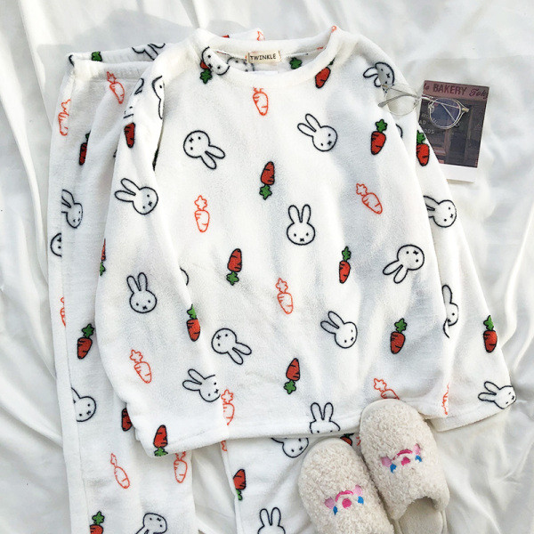 Téli női pehelypizsama két részből, színes mintával