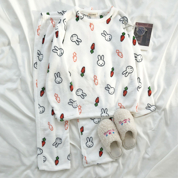 Téli női pehelypizsama két részből, színes mintával