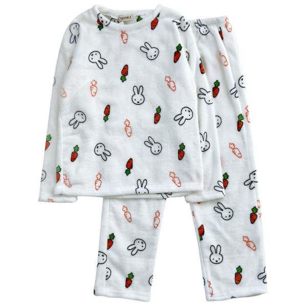 Téli női pehelypizsama két részből, színes mintával