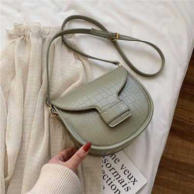 Félkör alakú retro bőr kézitáska, hosszú vállfogantyúval