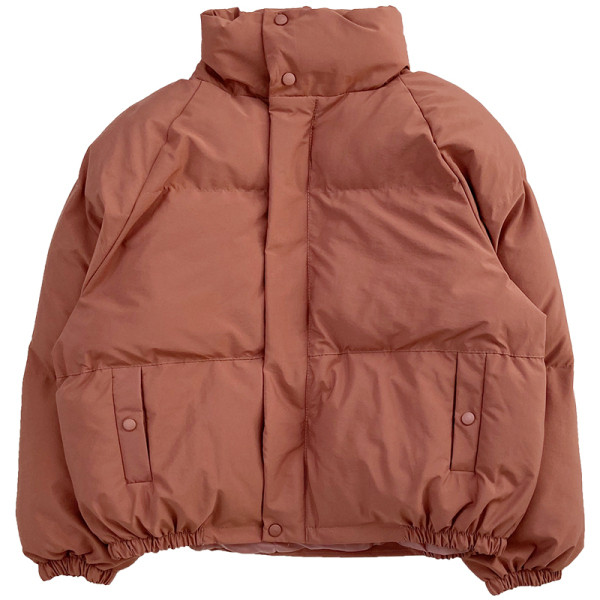 Női téli kabát széles modell zsebekkel és magas gallérral