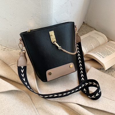 Moodne metallist elementidega naiste õlakott