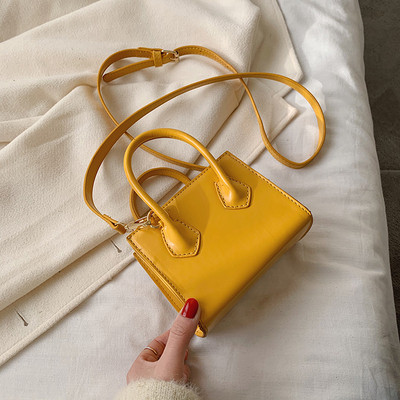 Mini női lakkbőr táska rövid és hosszú füllel