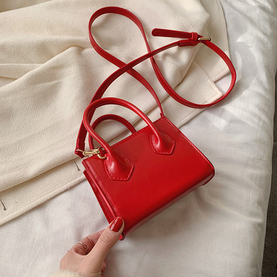 Mini női lakkbőr táska rövid és hosszú füllel