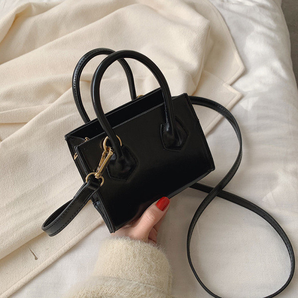 Mini női lakkbőr táska rövid és hosszú füllel