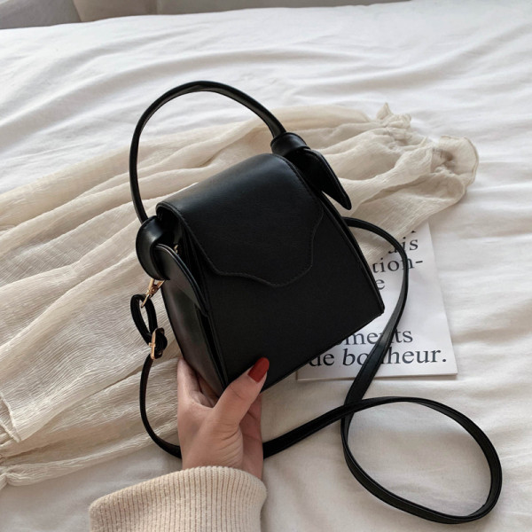 Retro női bőrtáska rövid és hosszú füllel