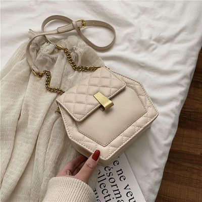 Γυναικεία έκο δερμάτινη τσάντα με μεταλλικό κούμπωμα