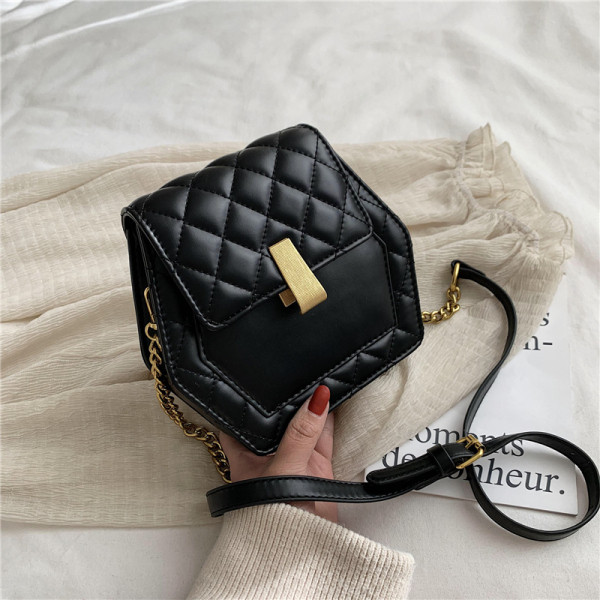 Γυναικεία έκο δερμάτινη τσάντα με μεταλλικό κούμπωμα