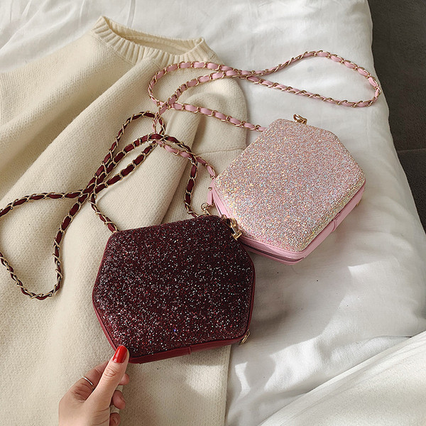 Fényes hatszögletű női válltáska flitterekkel és cipzárral