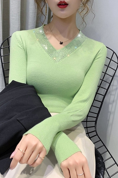 Εντυπωσιακή γυναικεία μπλούζα με V-neck και χάντρες